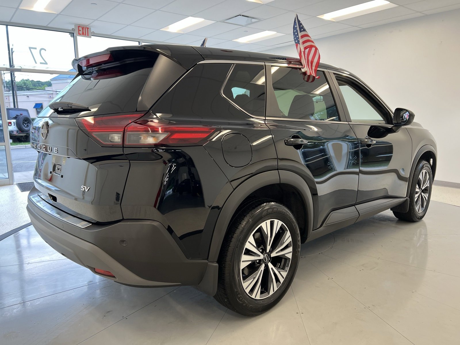 Used 2023 Nissan Rogue SV image 7