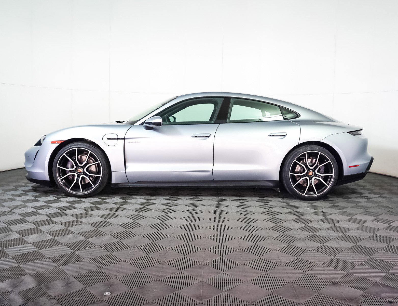 Certified 2023 Porsche Taycan image 2