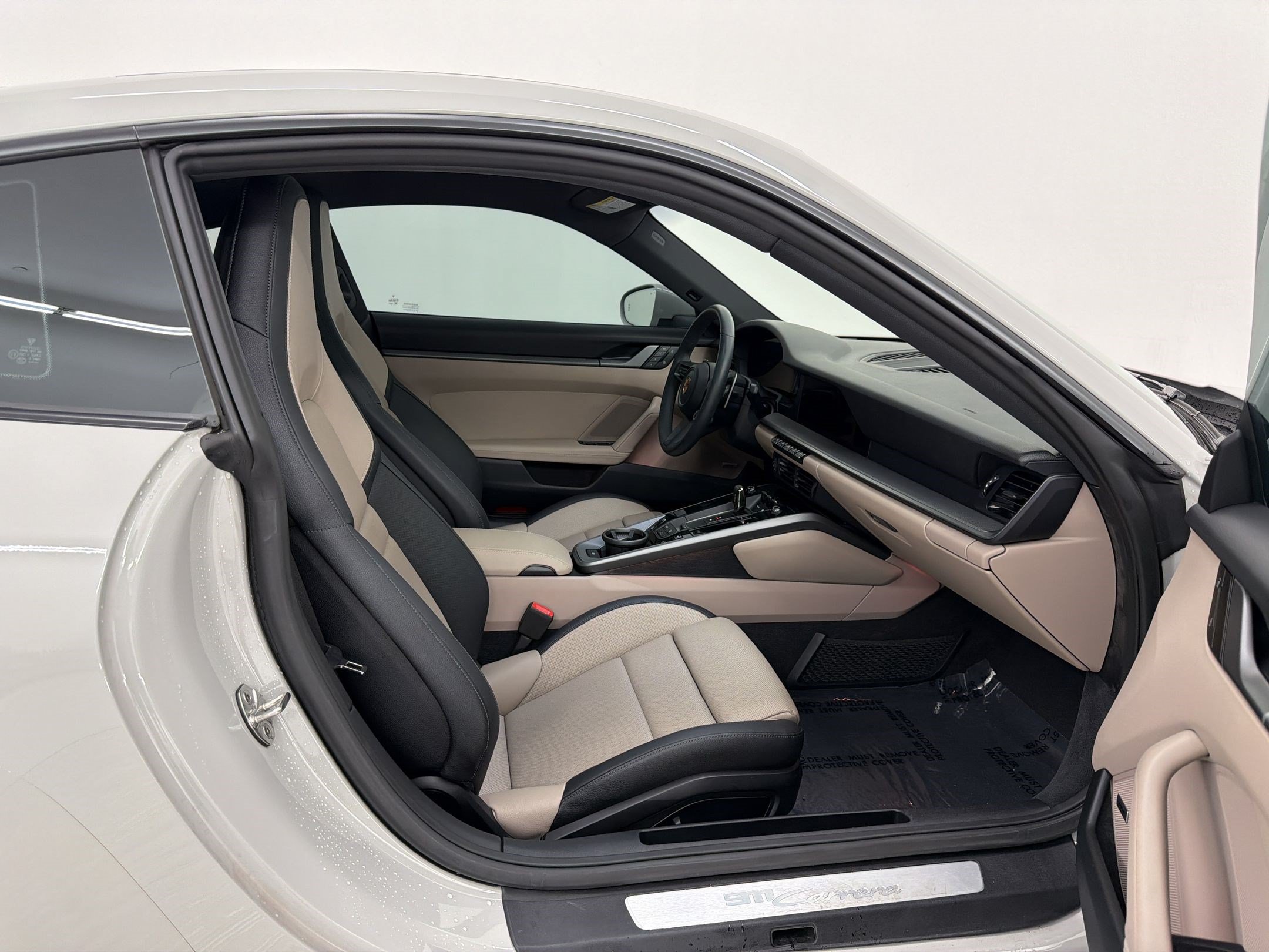 Certified 2025 Porsche 911 Carrera RWD image 32