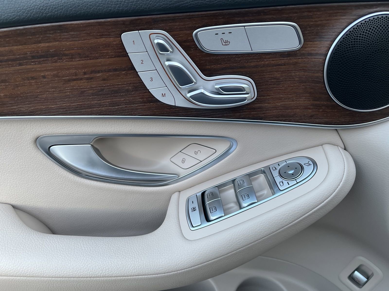 Used 2022 Mercedes-Benz GLC 300 4MATIC image 24
