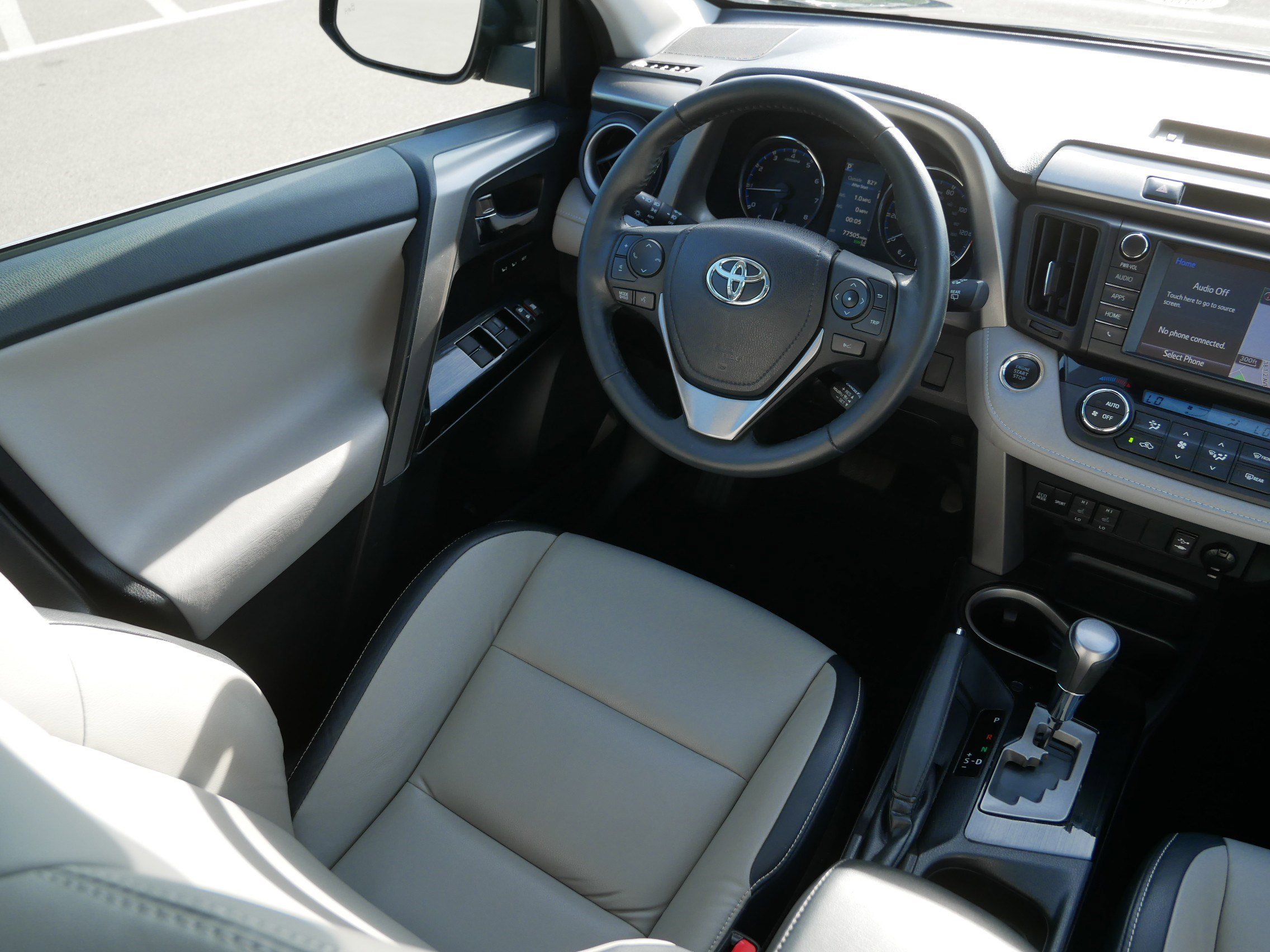 Used 2018 Toyota RAV4 Limited image 9