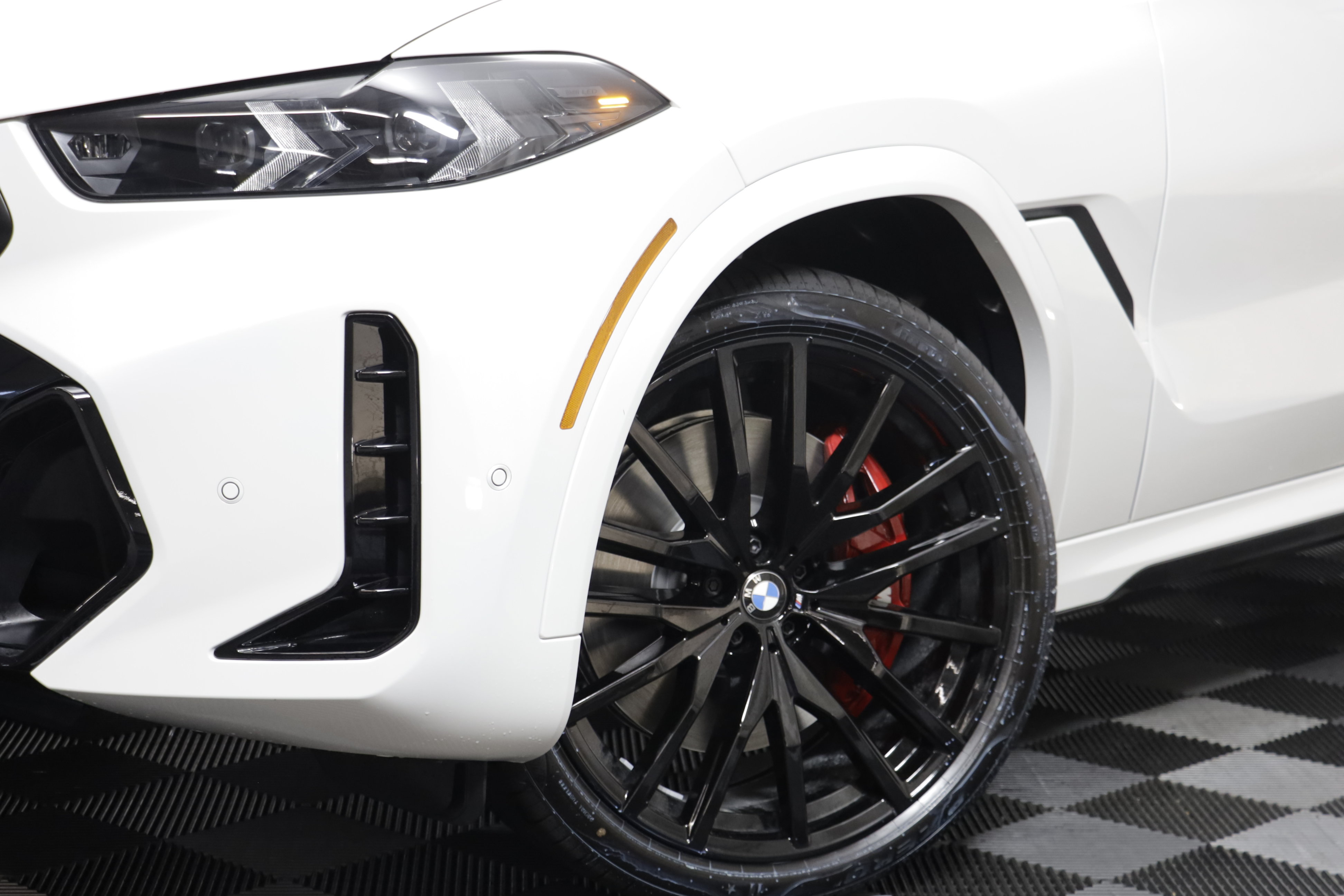New 2027 BMW X6 M60i AWD/4WD image 4