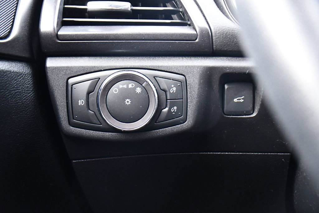 Used 2018 Ford Fusion Titanium FWD image 27