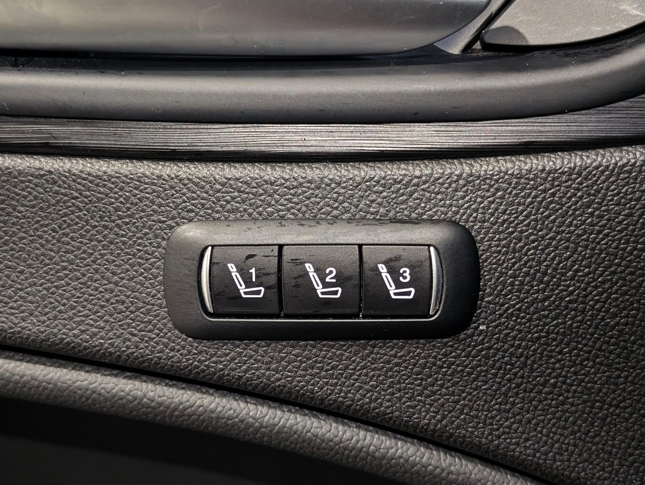 Used 2019 Alfa Romeo Stelvio AWD image 44