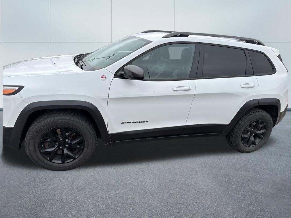 Used 2015 Jeep Cherokee Trailhawk w/ Cold Weather Group AWD/4WD image 2