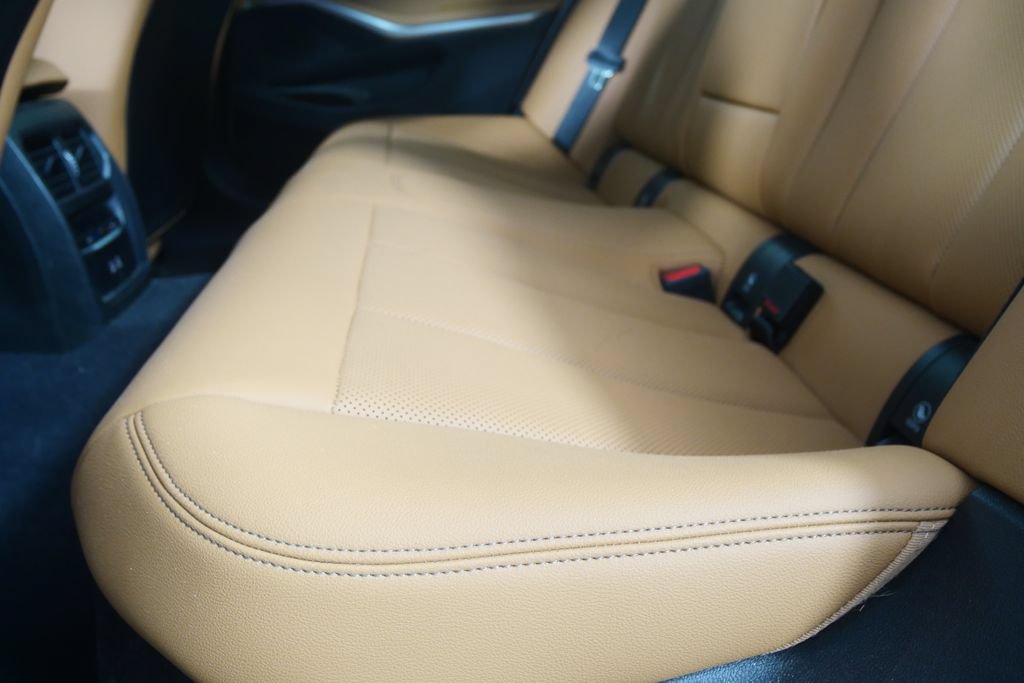 Certified 2025 BMW 330i Sedan RWD image 16