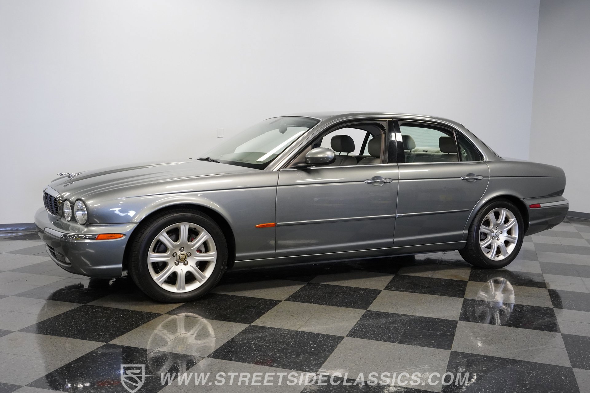 Used 2004 Jaguar XJ8 image 6