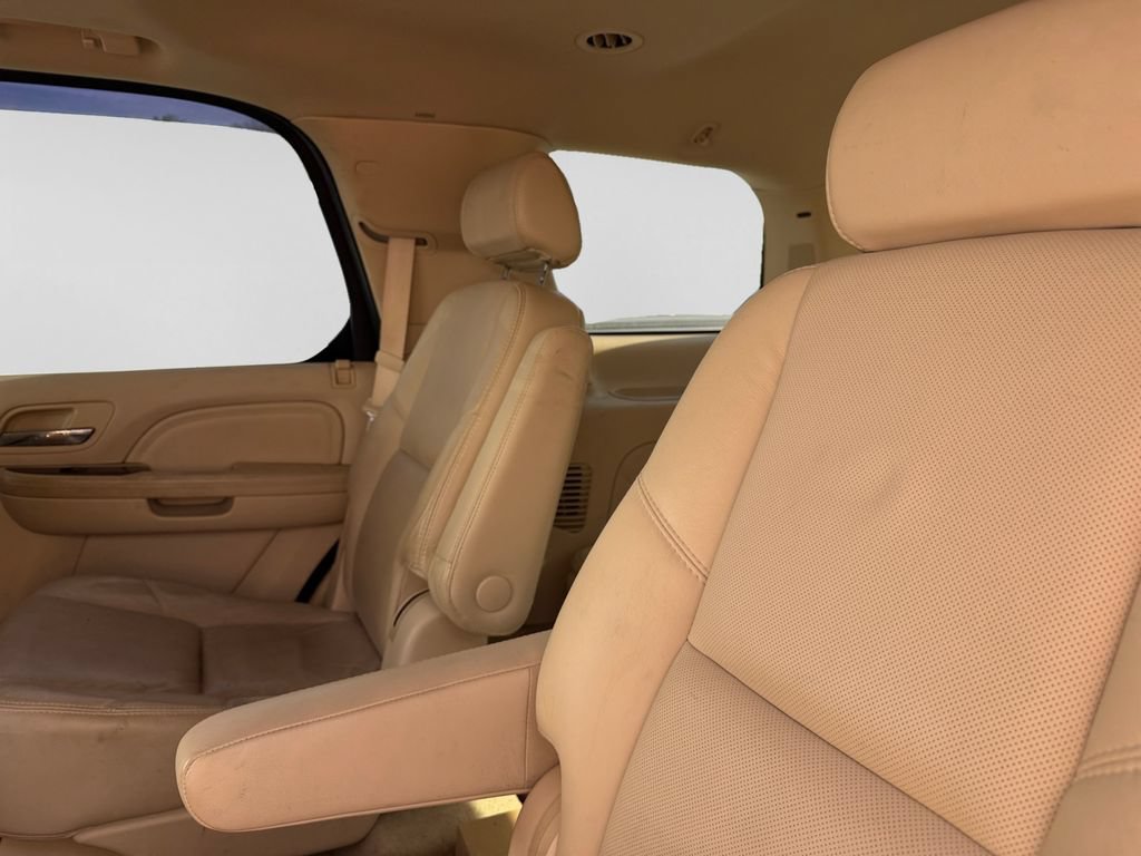 Used 2007 Cadillac Escalade AWD w/ Information Package image 32