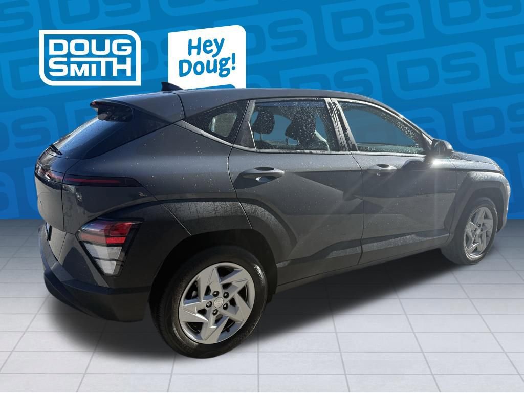 Used 2024 Hyundai Kona SE image 4