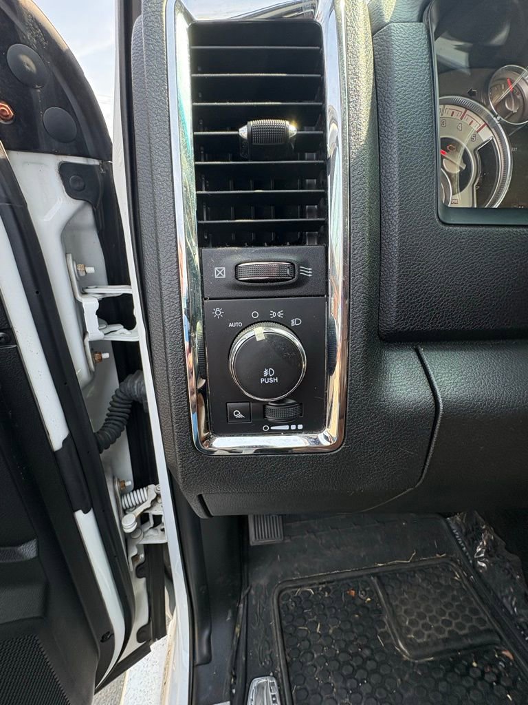 Used 2015 RAM 3500 Laramie Longhorn image 32