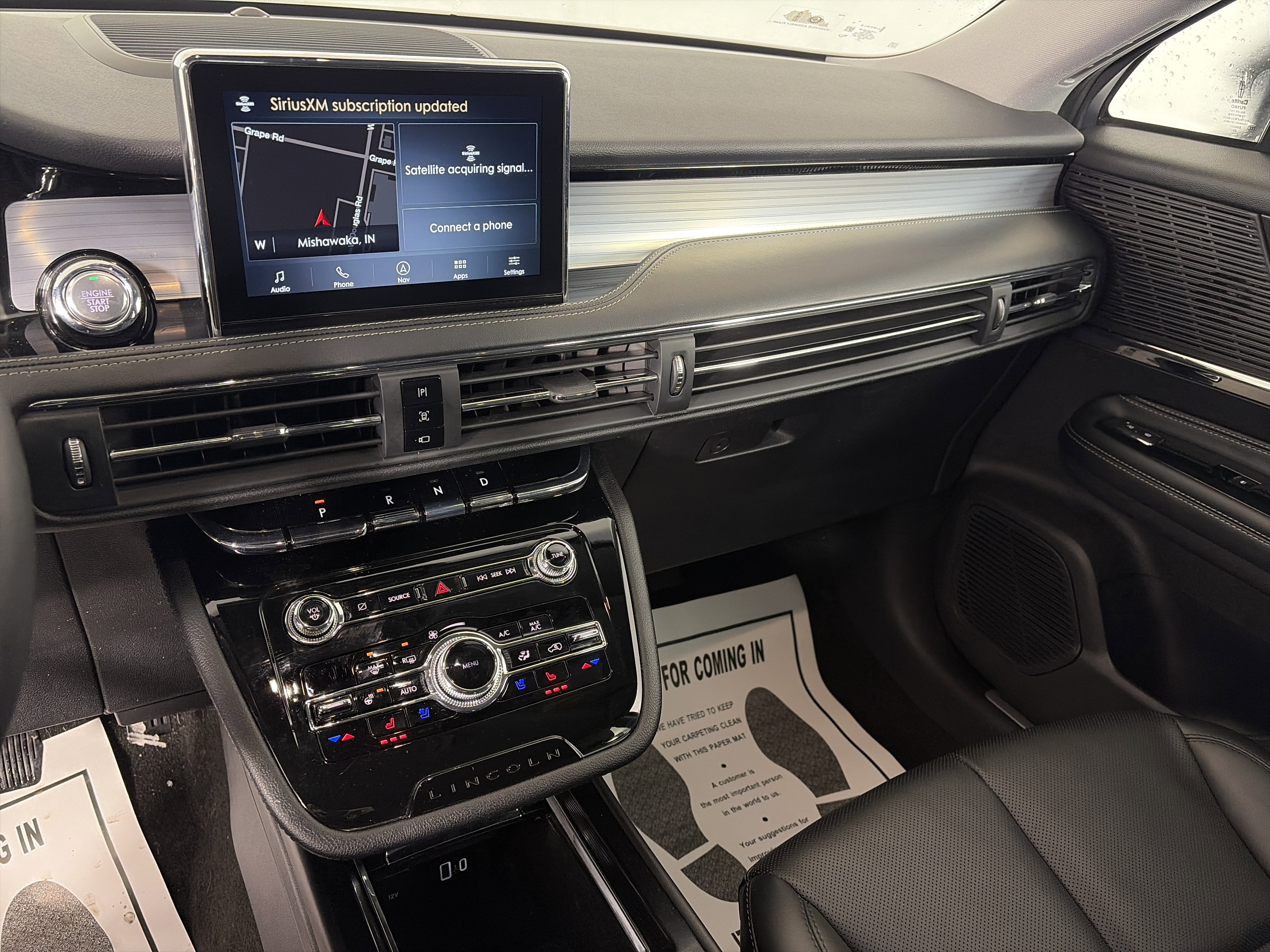 Used 2022 Lincoln Corsair Standard w/ Equipment Group 101A image 4