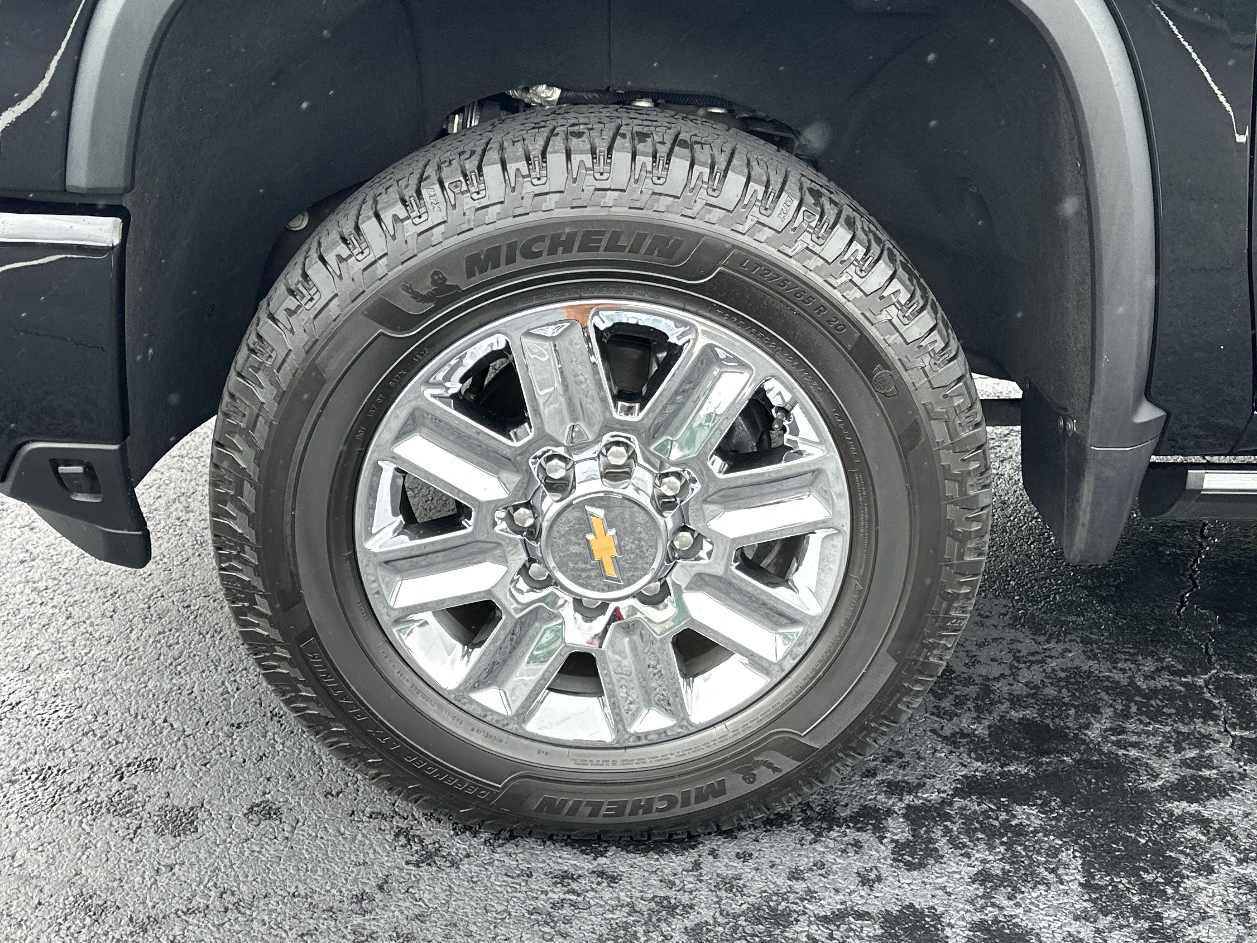 Used 2024 Chevrolet Silverado 2500 High Country w/ High Country Premium Package AWD/4WD image 11