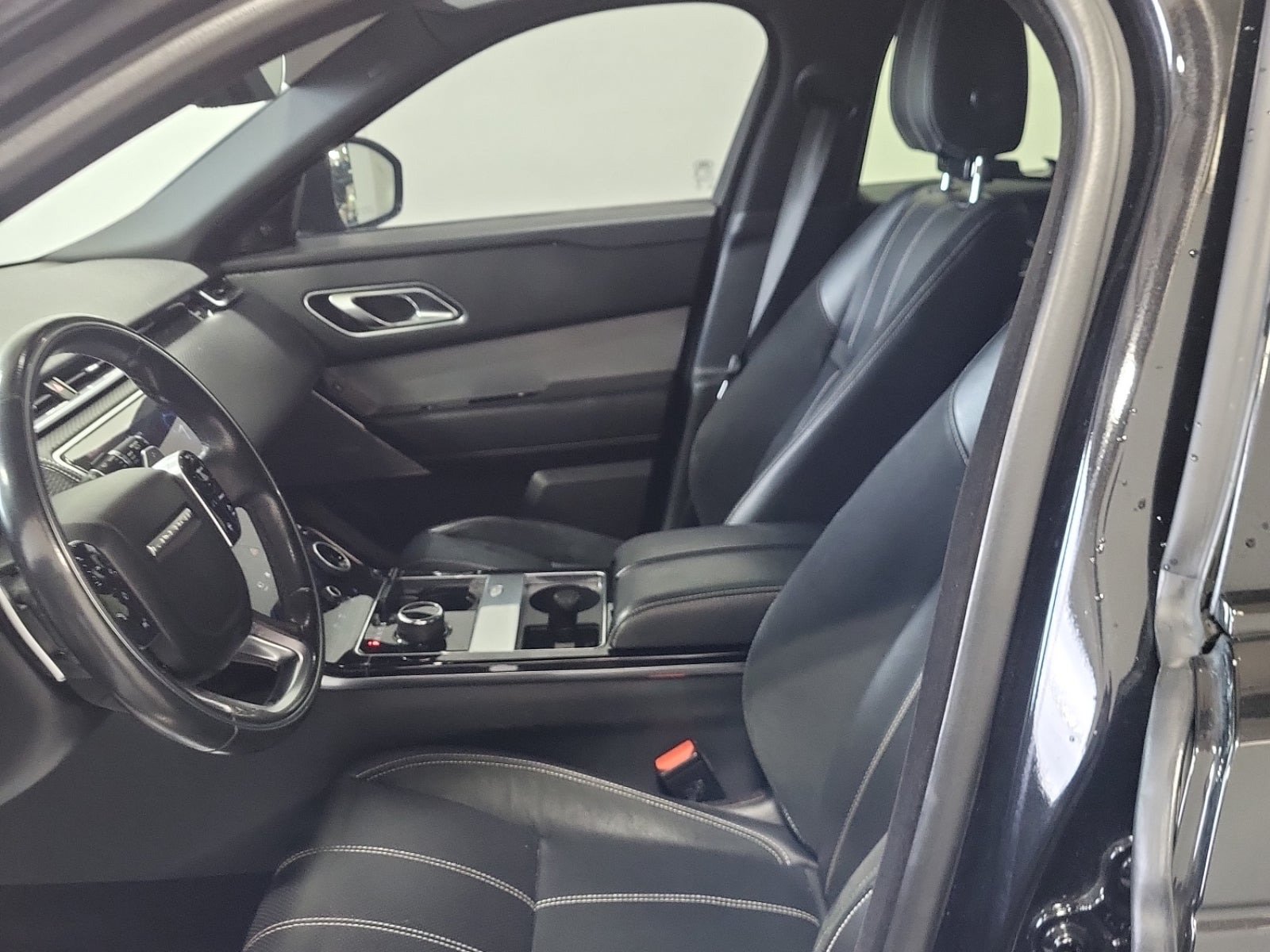 Used 2018 Land Rover Range Rover Velar R-Dynamic SE AWD/4WD image 5