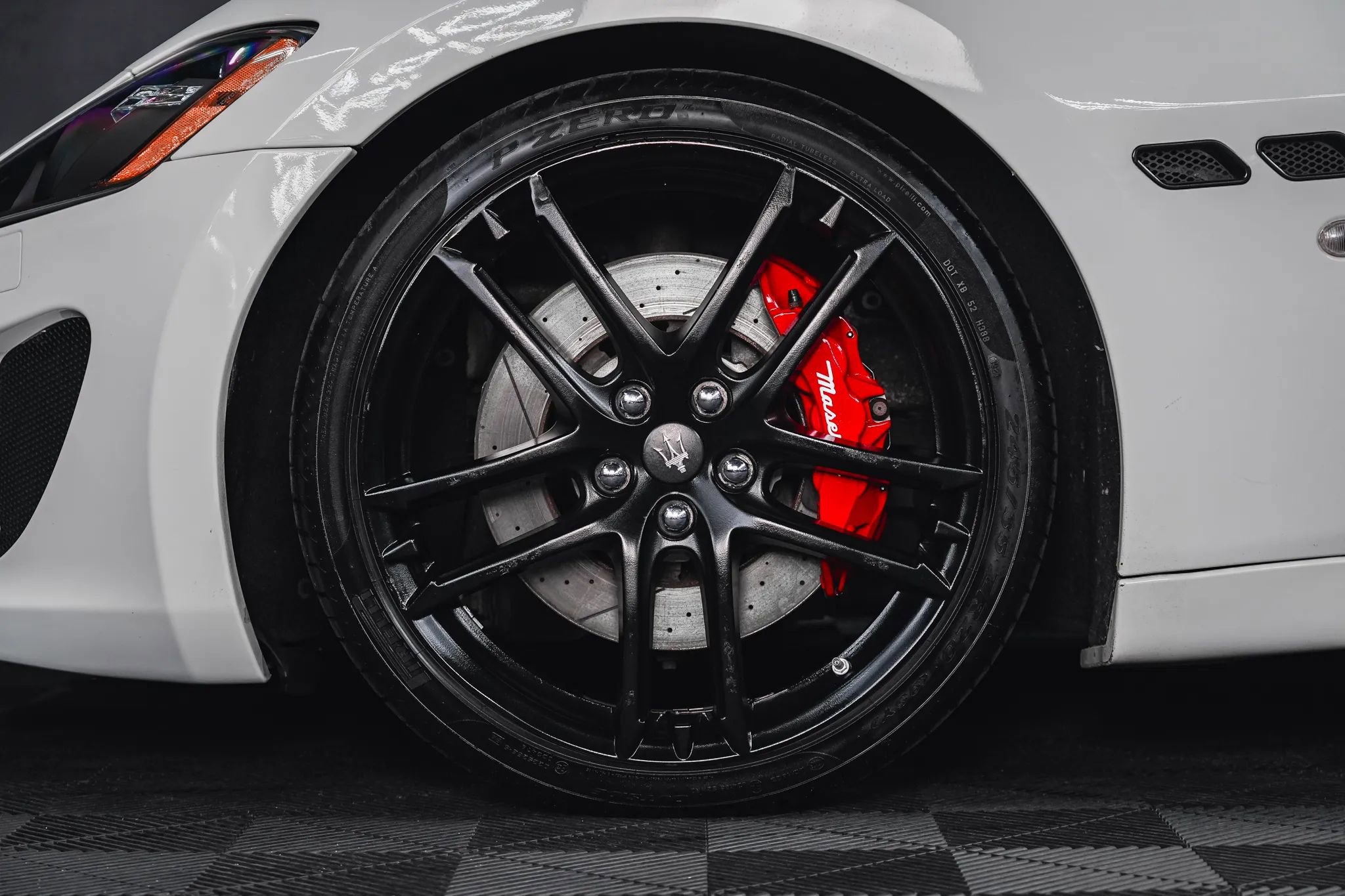 Used 2015 Maserati GranTurismo Sport image 18