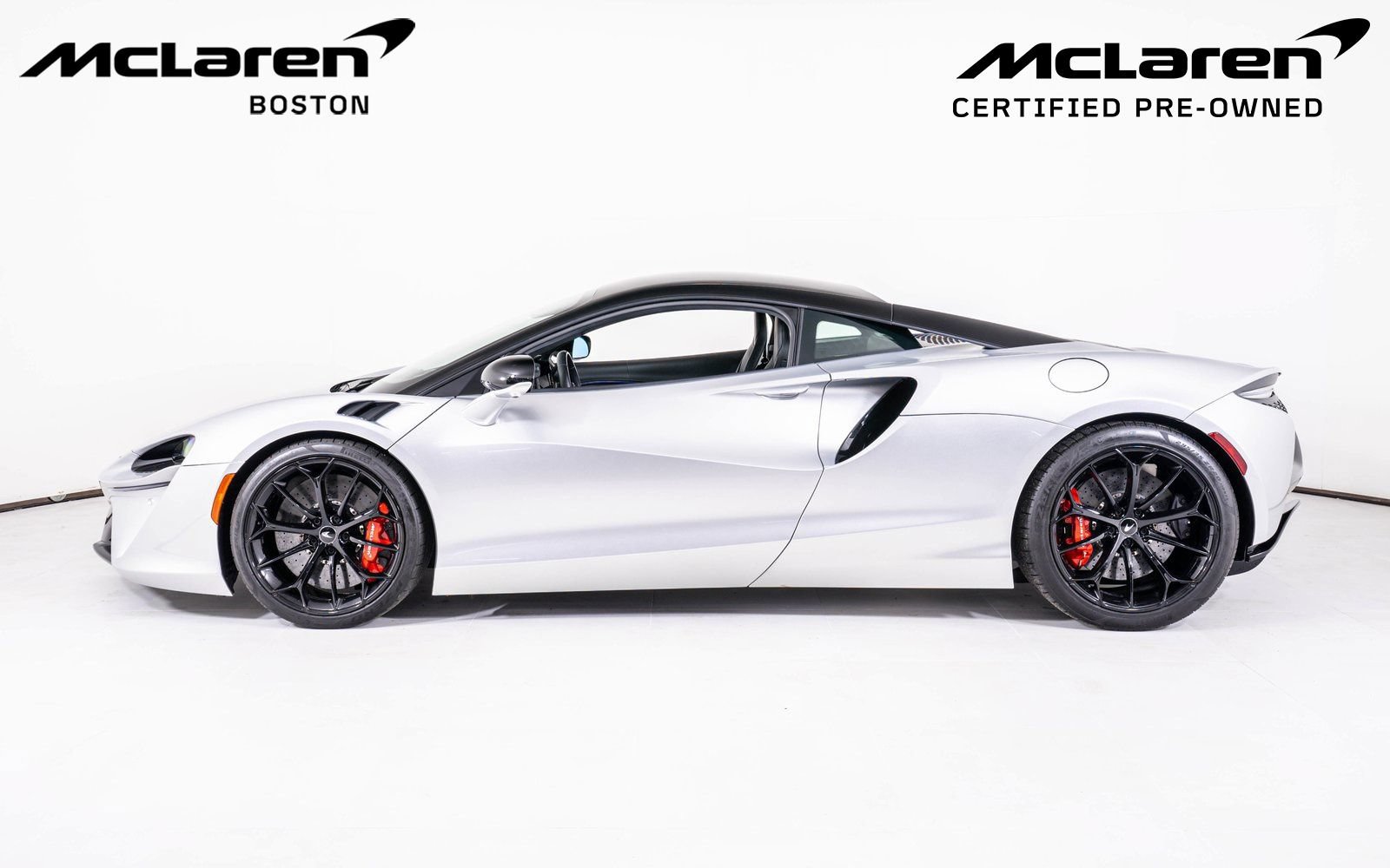 Used 2023 McLaren Artura RWD image 2