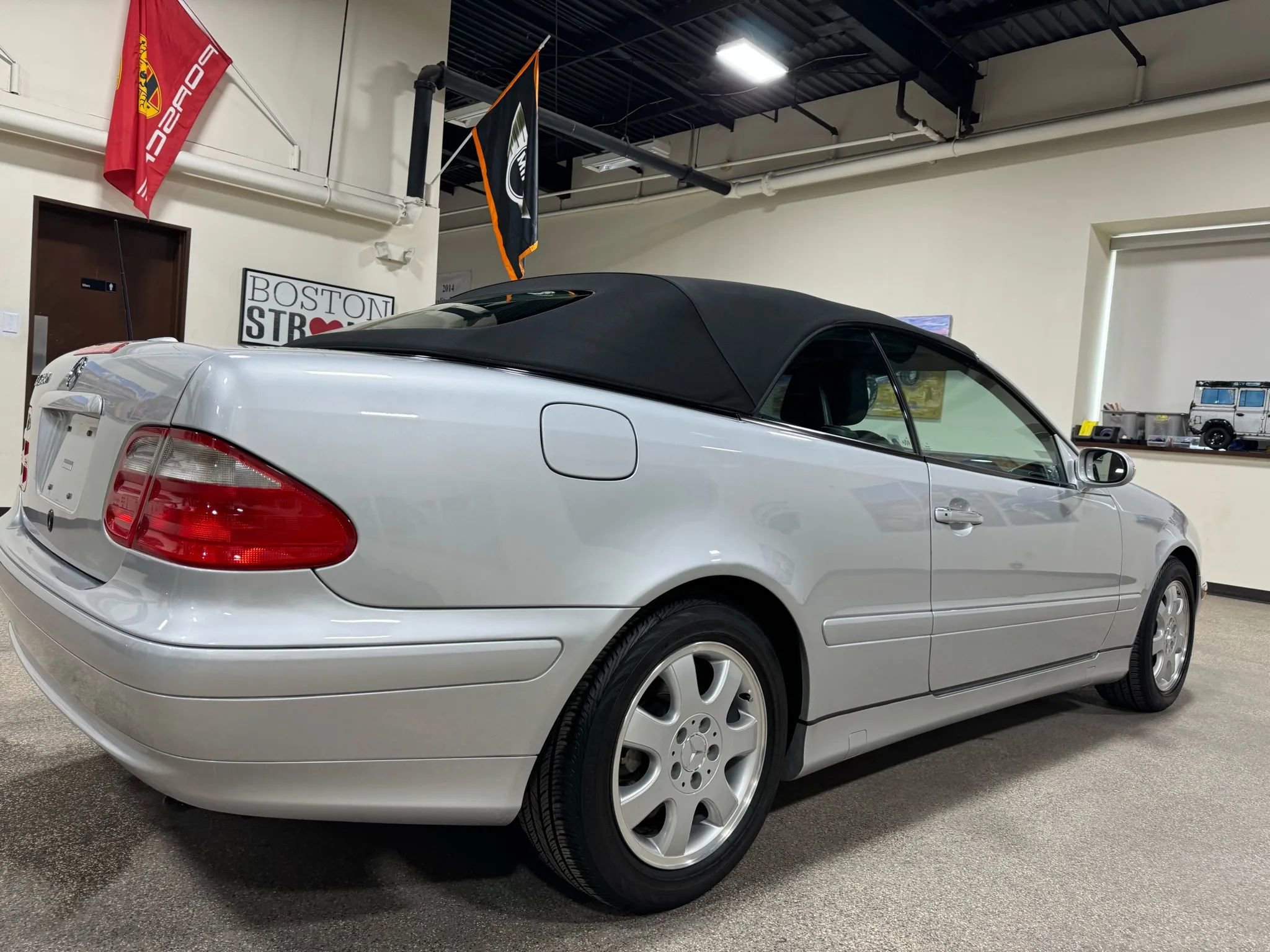 Used 2002 Mercedes-Benz CLK 320 Cabriolet image 16