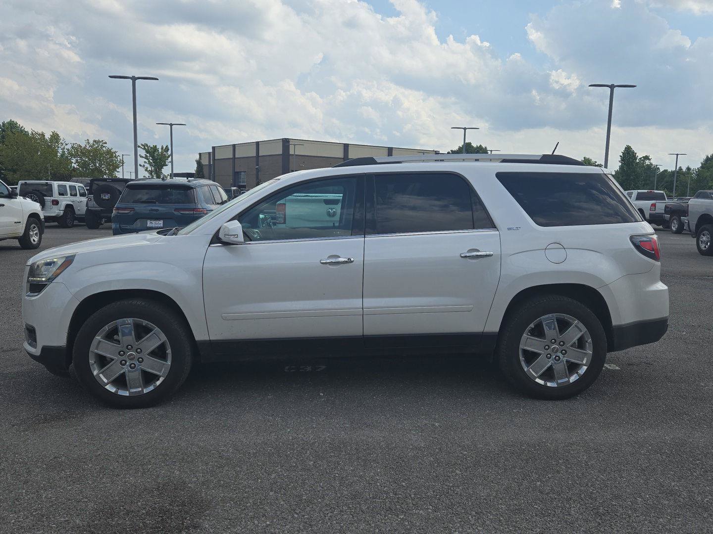 Used 2017 GMC Acadia Limited SLT FWD image 4