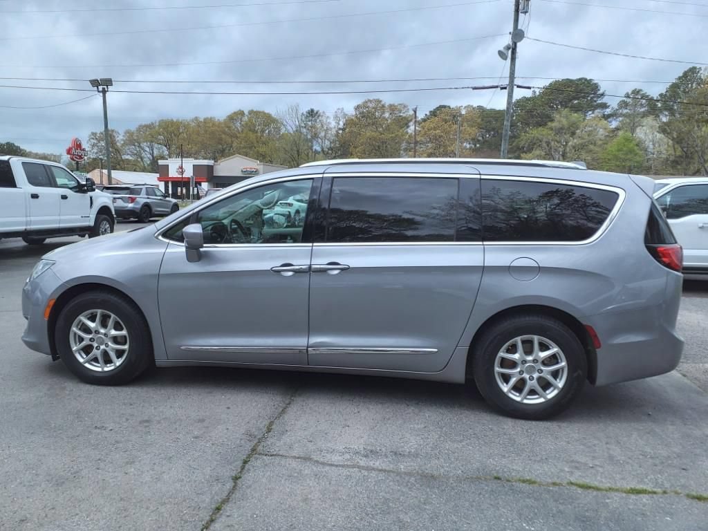 Used 2020 Chrysler Pacifica Touring-L FWD image 2