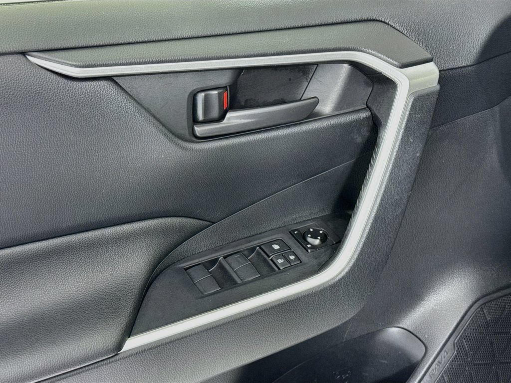 Used 2019 Toyota RAV4 LE w/ All Weather Liner Package AWD/4WD image 19