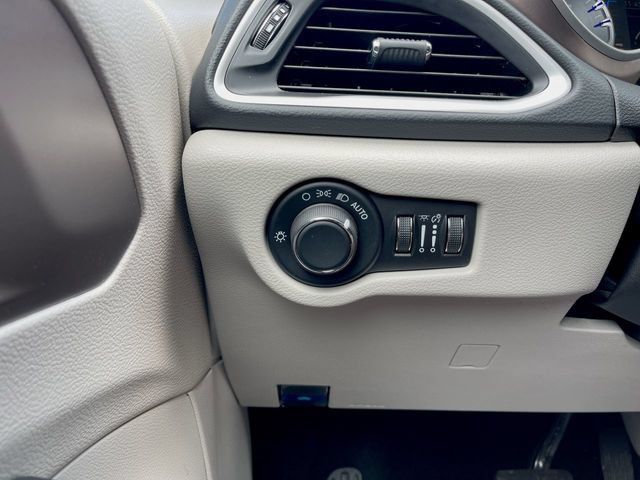 Used 2023 Chrysler Voyager LX FWD image 18
