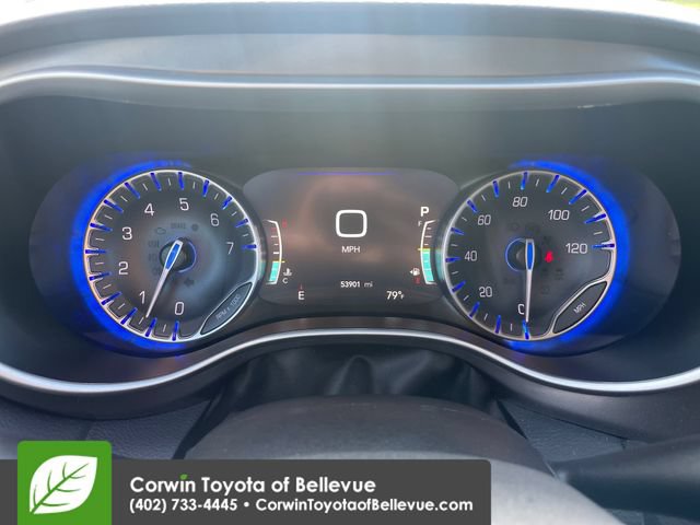 Used 2024 Chrysler Pacifica Touring-L FWD image 9