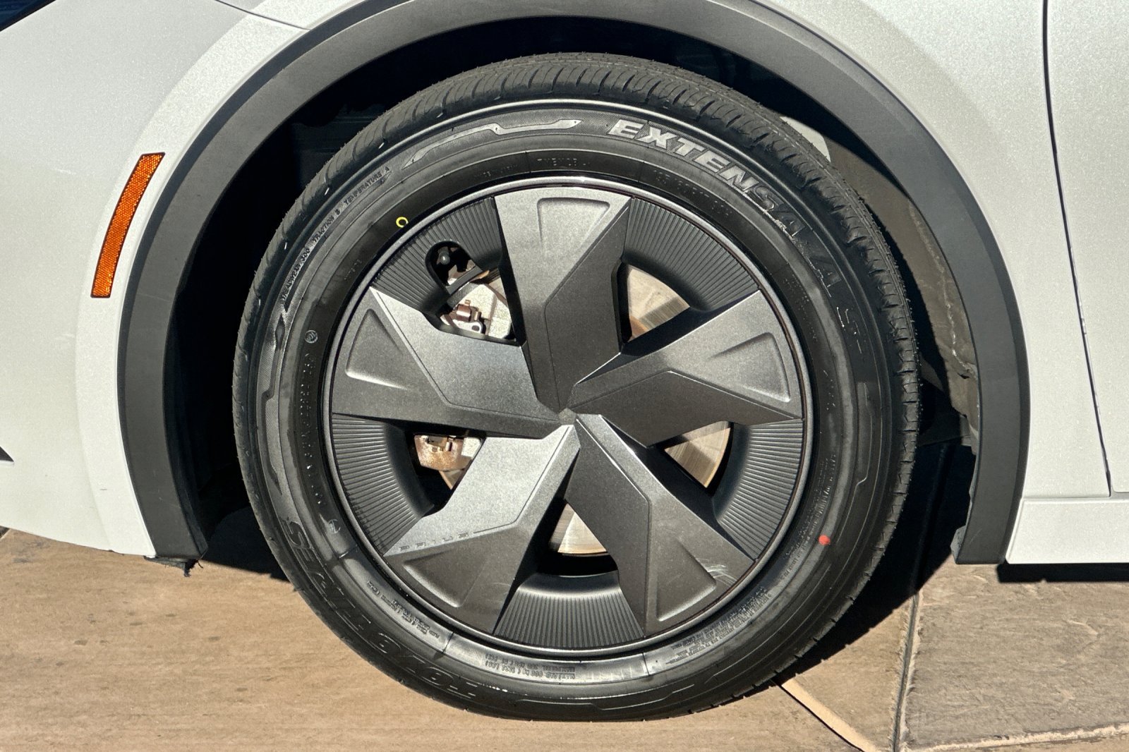 Certified 2025 Toyota Prius LE AWD/4WD image 33
