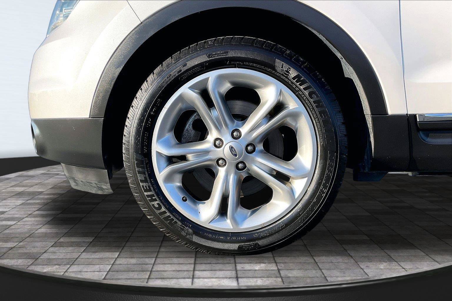 Used 2015 Ford Explorer Limited w/ Equipment Group 301A AWD/4WD image 10