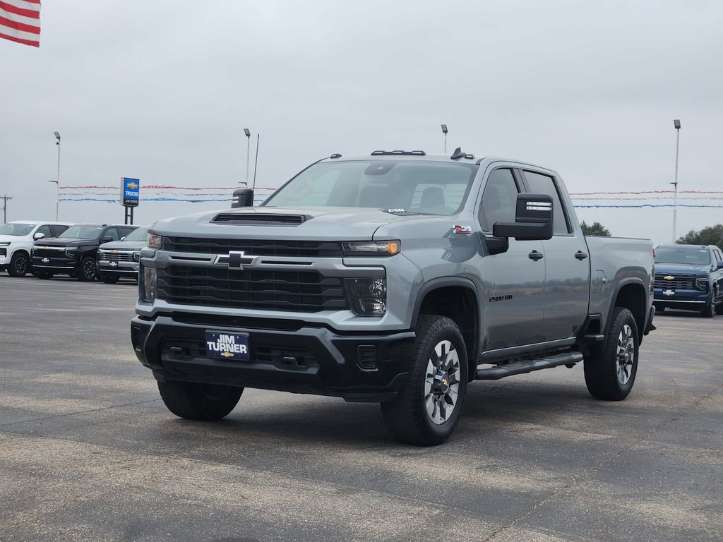 Used 2024 Chevrolet Silverado 2500 Custom w/ Custom Value Package image 3