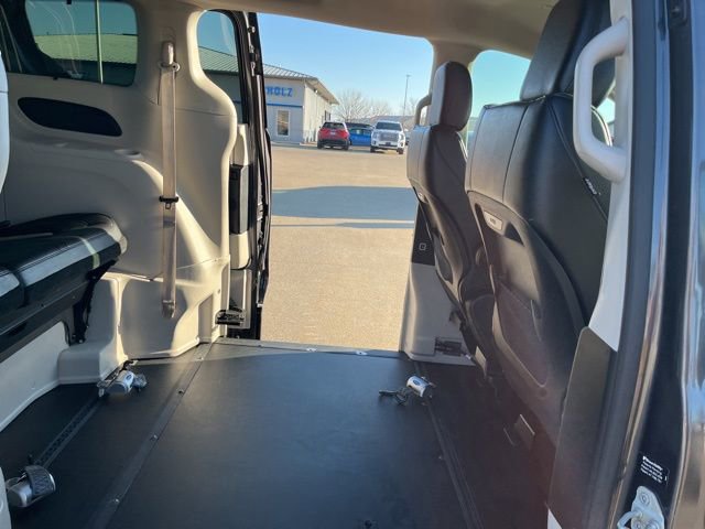 Used 2022 Chrysler Pacifica Touring-L image 20