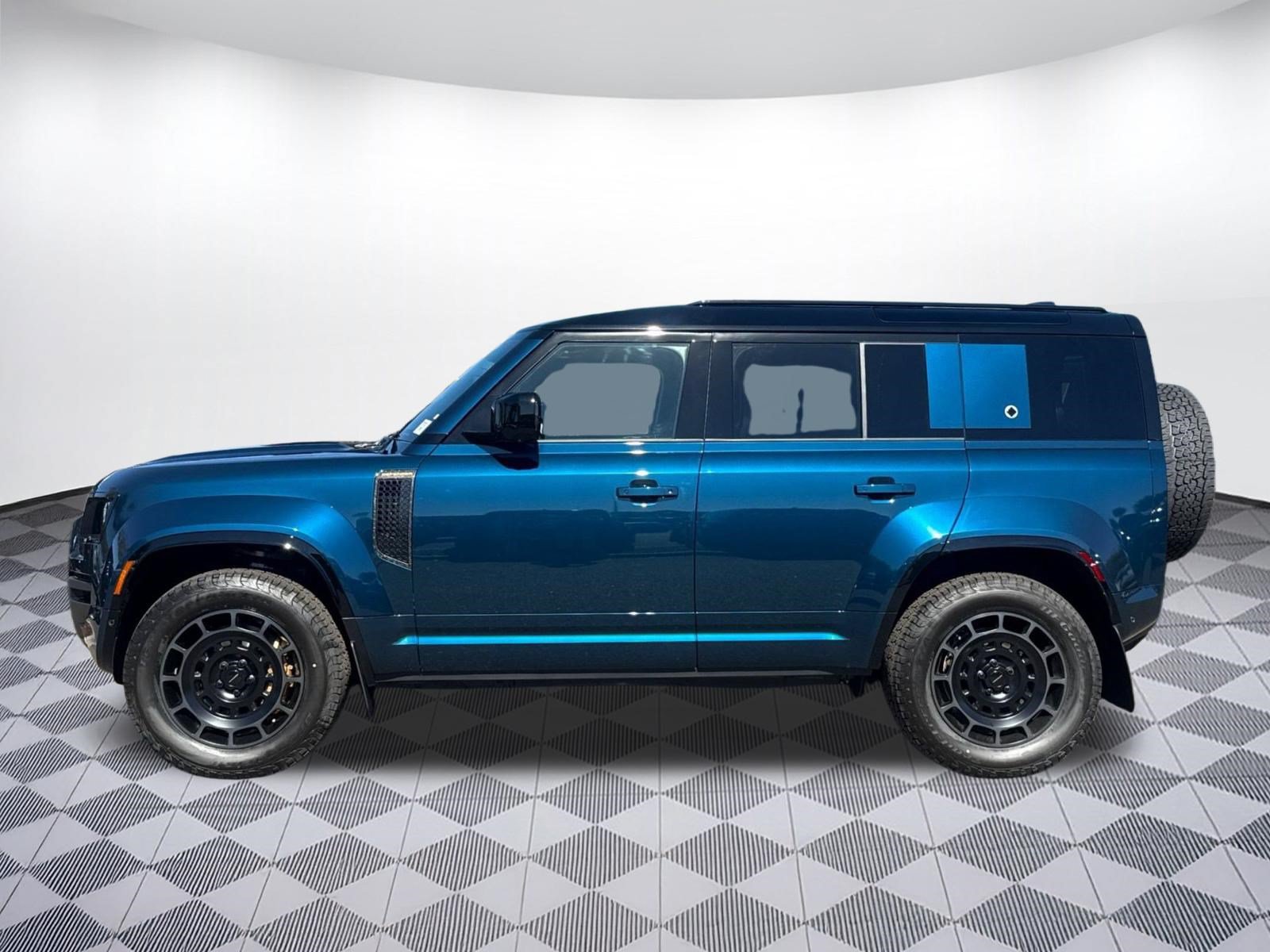 New 2026 Land Rover Defender 110 OCTA AWD/4WD image 2