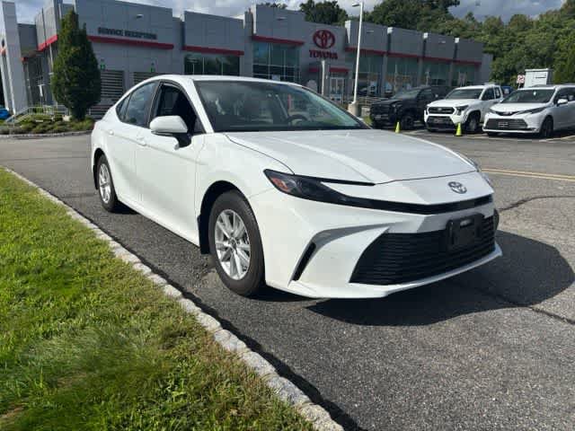 Used 2025 Toyota Camry LE AWD/4WD image 3