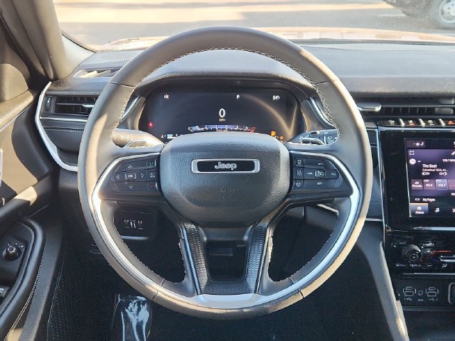 Used 2025 Jeep Grand Cherokee Altitude AWD/4WD image 37
