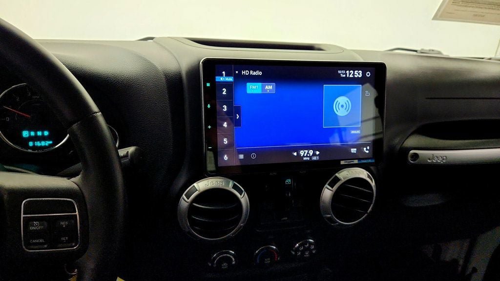 Used 2015 Jeep Wrangler Unlimited Sahara w/ Dual Top Group AWD/4WD image 17