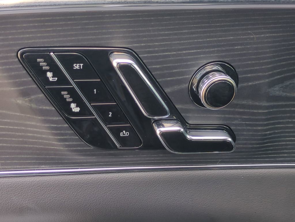 Used 2024 Cadillac Lyriq Luxury image 21