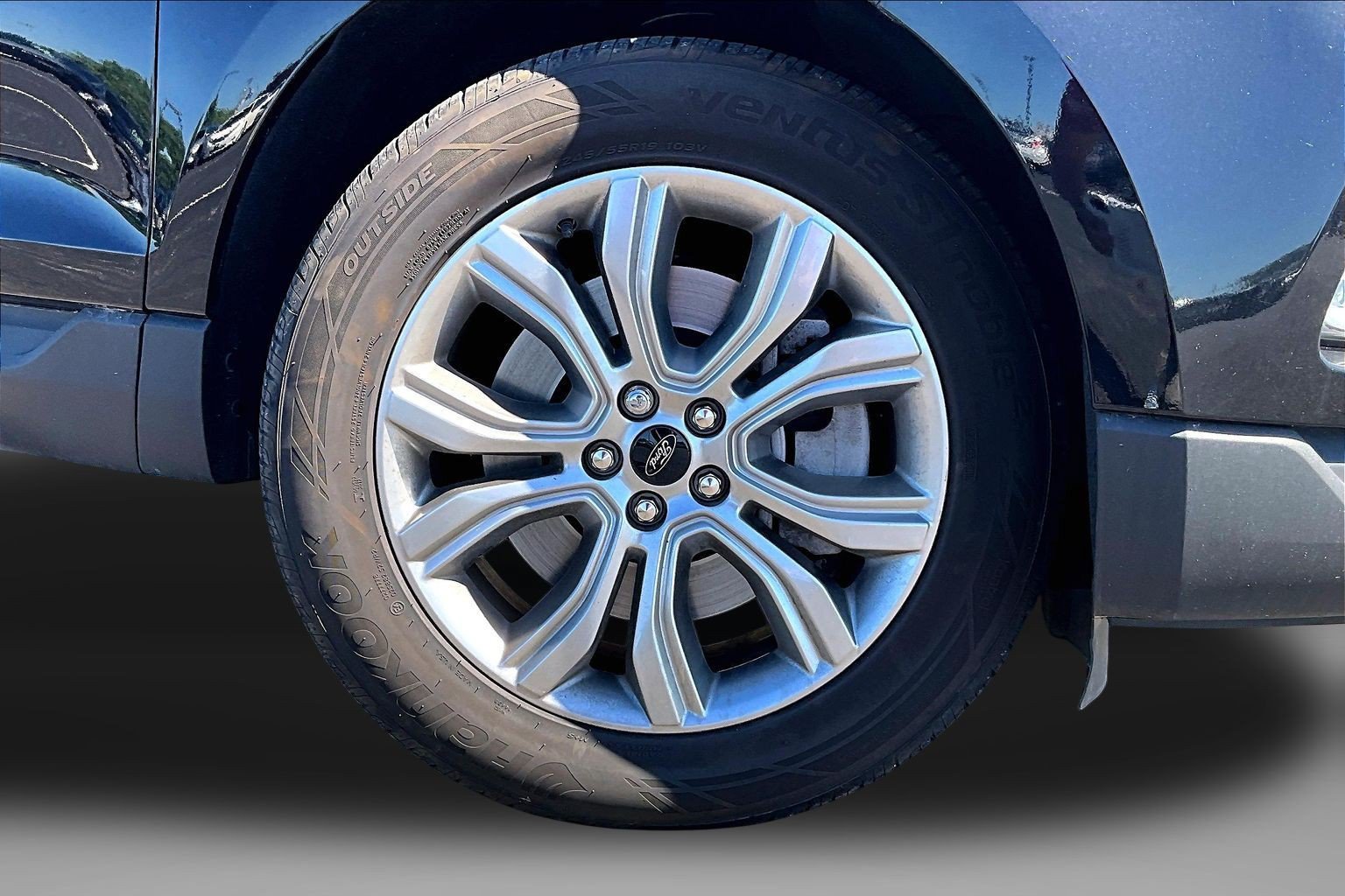 Used 2024 Ford Edge Titanium AWD/4WD image 9