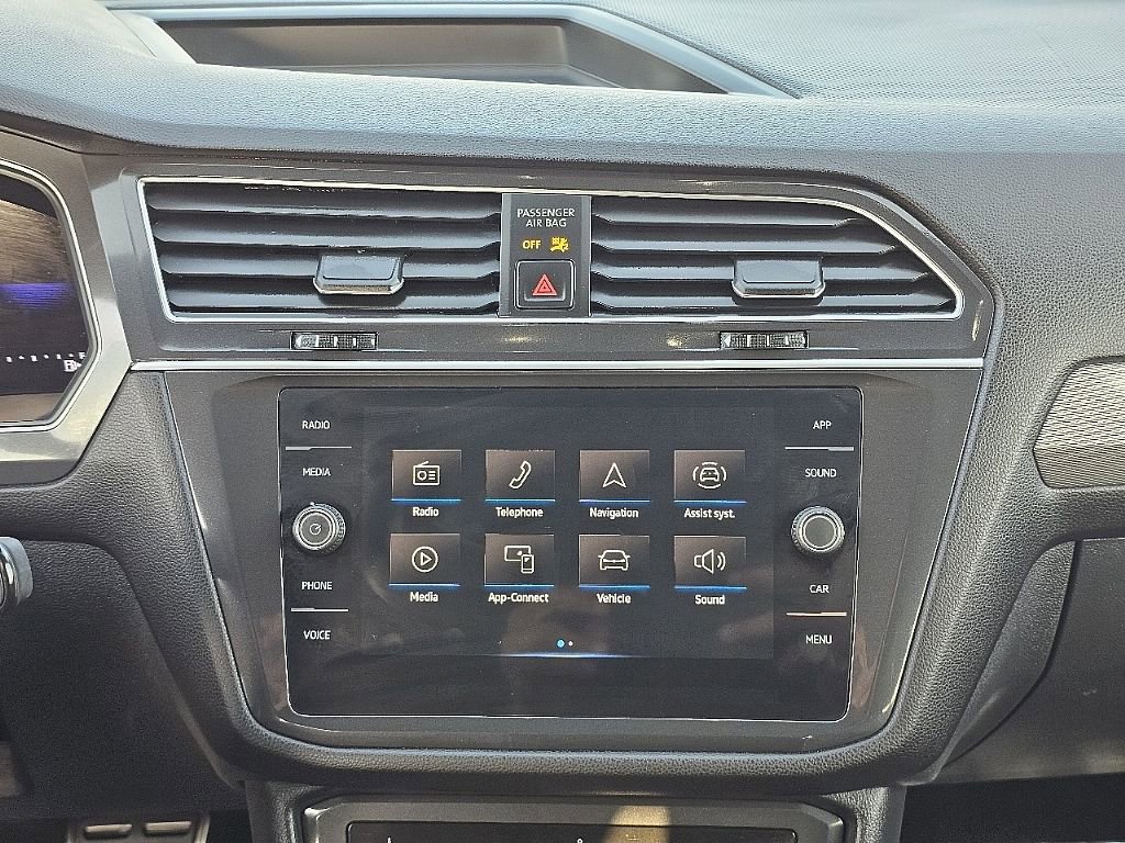 Used 2024 Volkswagen Tiguan SE R-Line image 35