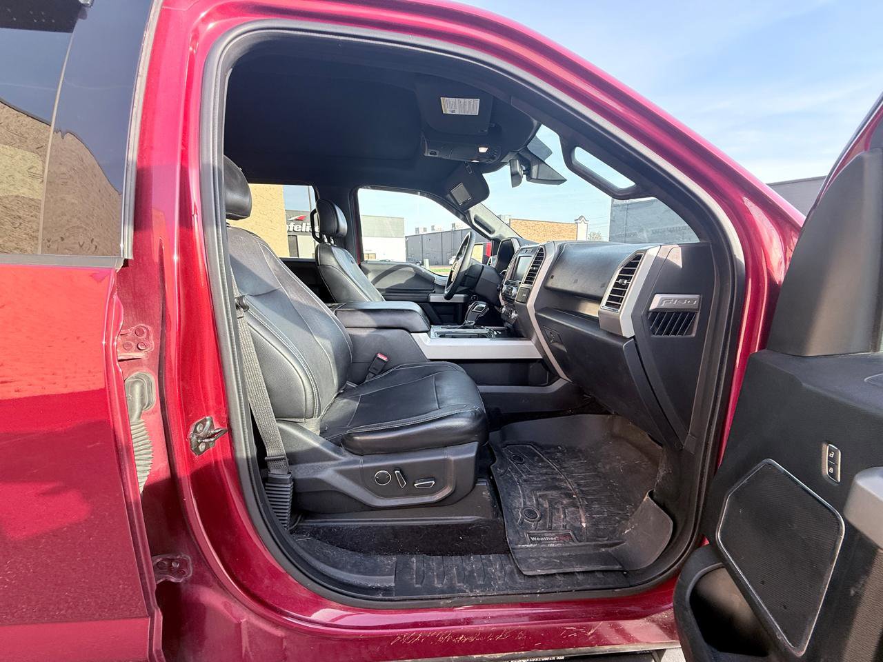 Used 2015 Ford F150 Lariat w/ Equipment Group 502A Luxury AWD/4WD image 11
