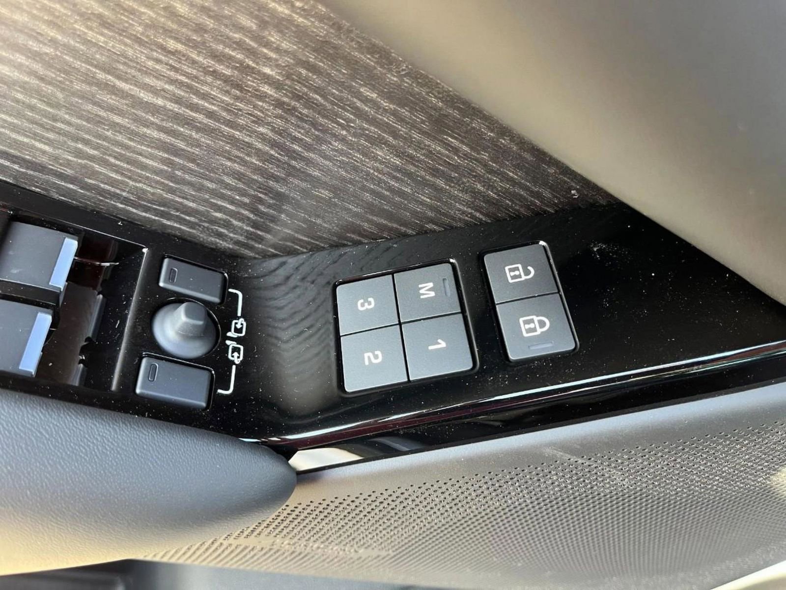 New 2026 Land Rover Range Rover Velar Autobiography image 31