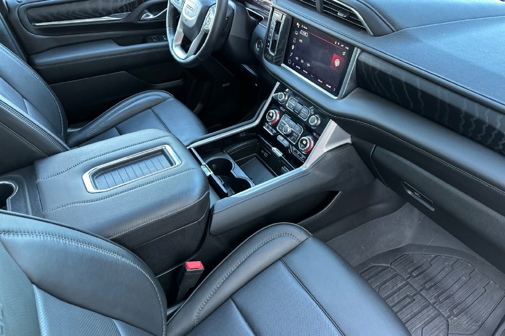 Used 2024 GMC Yukon Denali w/ Advanced Technology Package AWD/4WD image 23