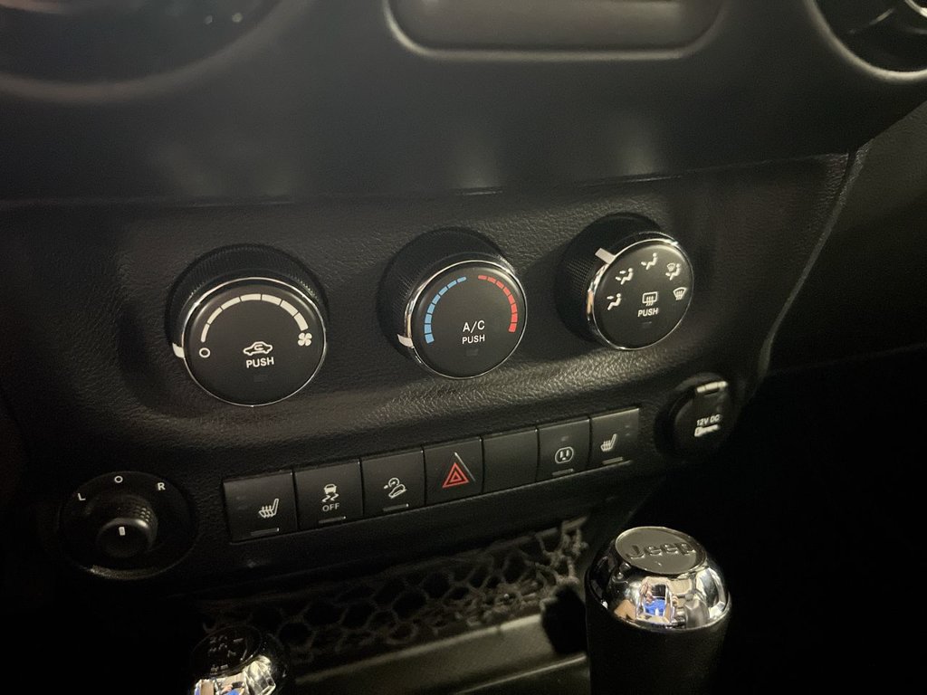 Used 2017 Jeep Wrangler Unlimited Sahara AWD/4WD image 15
