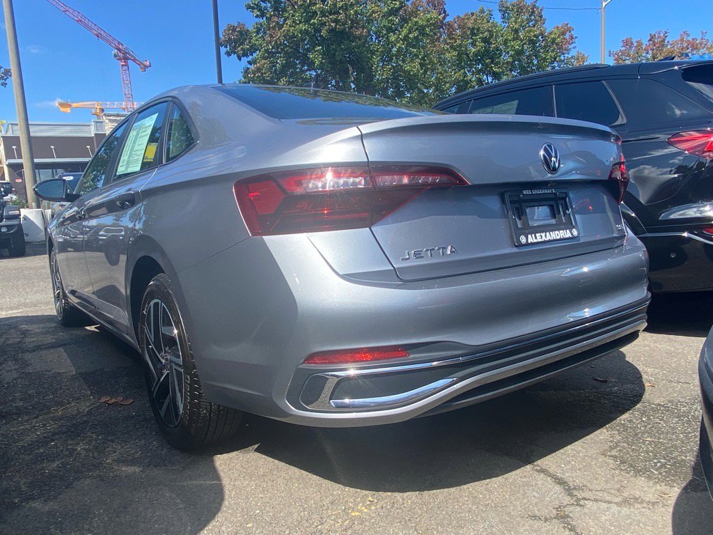 Certified 2024 Volkswagen Jetta SEL image 2