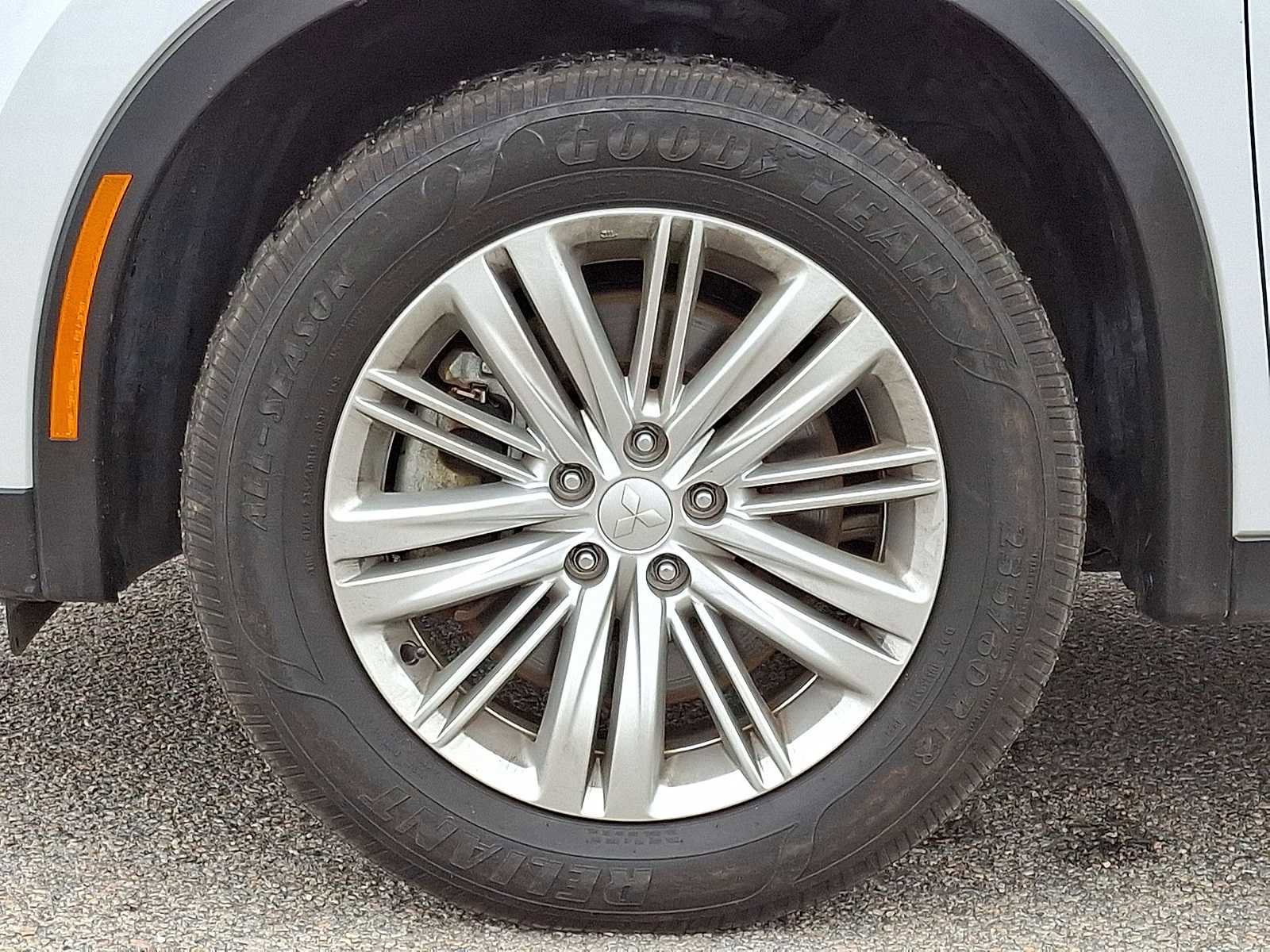 Used 2024 Mitsubishi Outlander ES image 37