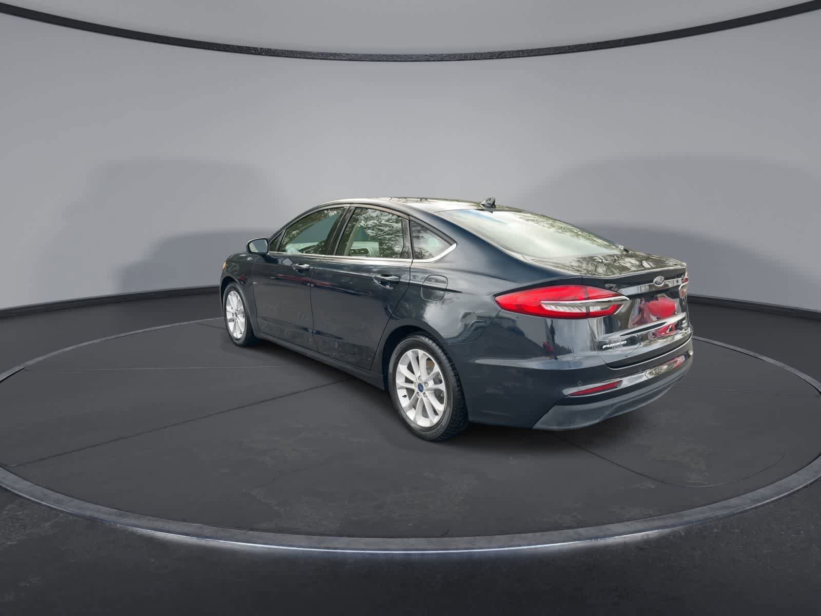 Used 2020 Ford Fusion SE FWD image 6