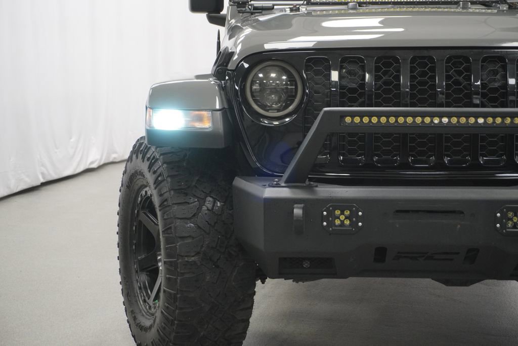 Used 2021 Jeep Gladiator Sport image 7