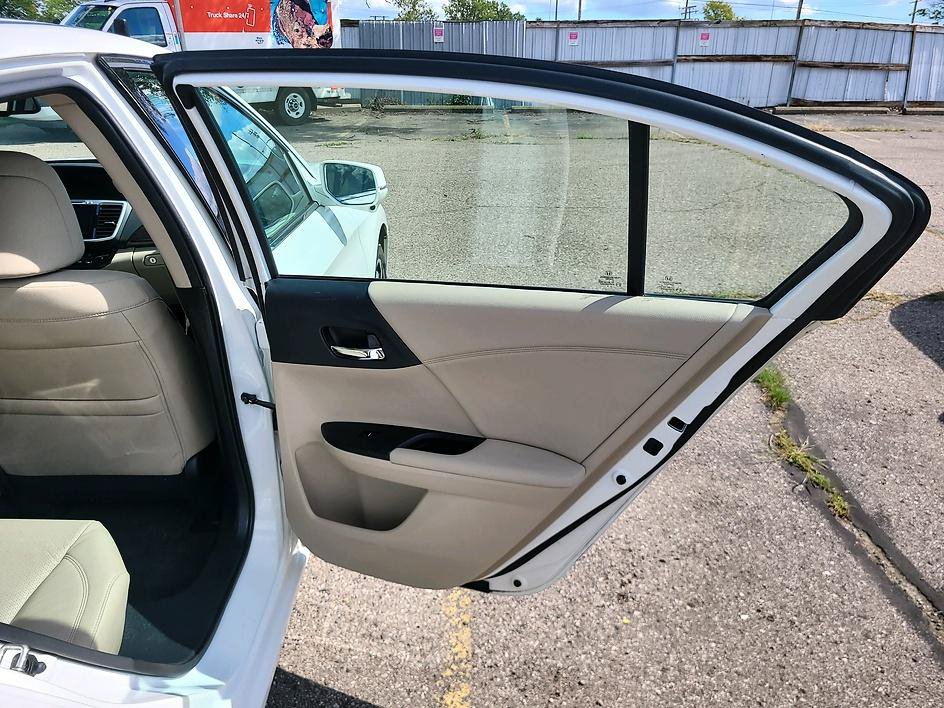 Used 2017 Honda Accord EX-L image 41
