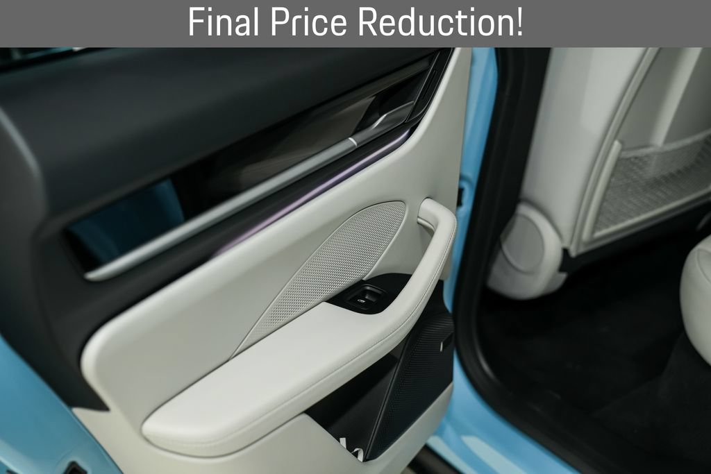 Used 2025 Porsche Macan 4S Electric AWD/4WD image 37