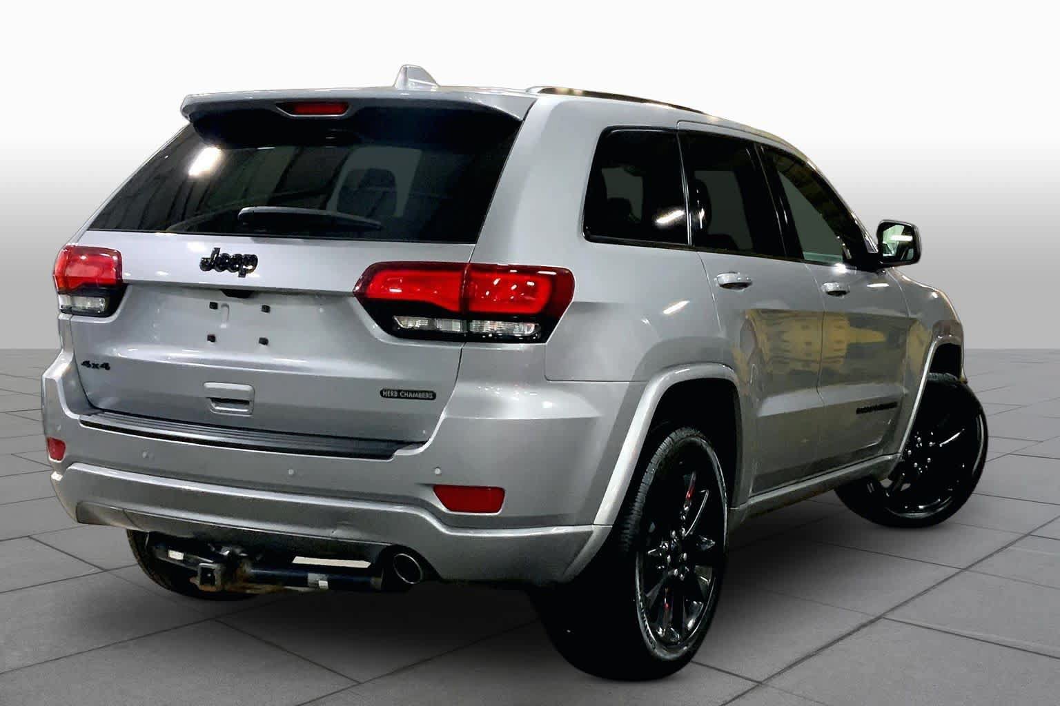 Used 2020 Jeep Grand Cherokee Altitude AWD/4WD image 13