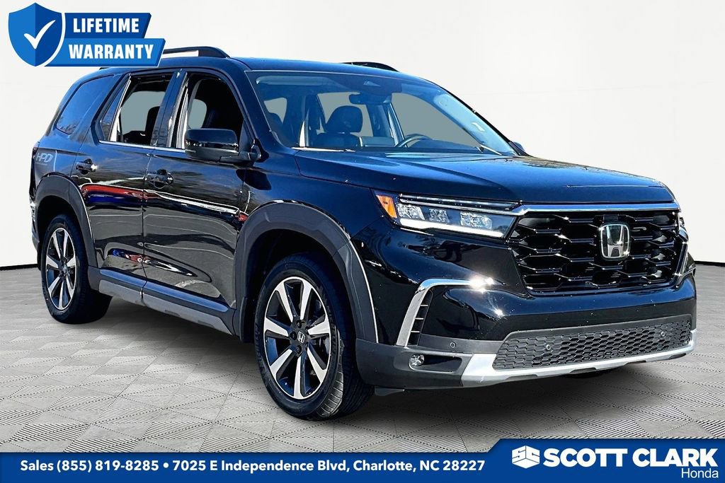 Used 2024 Honda Pilot Touring image 1