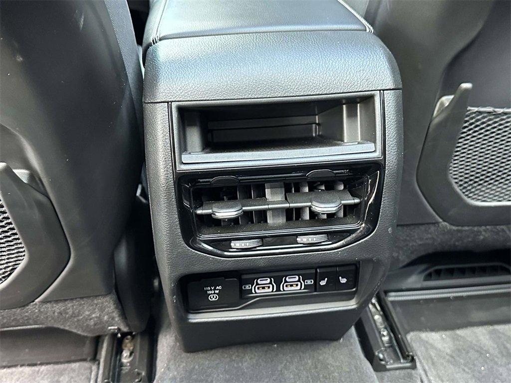 Used 2024 Jeep Grand Cherokee Limited image 13