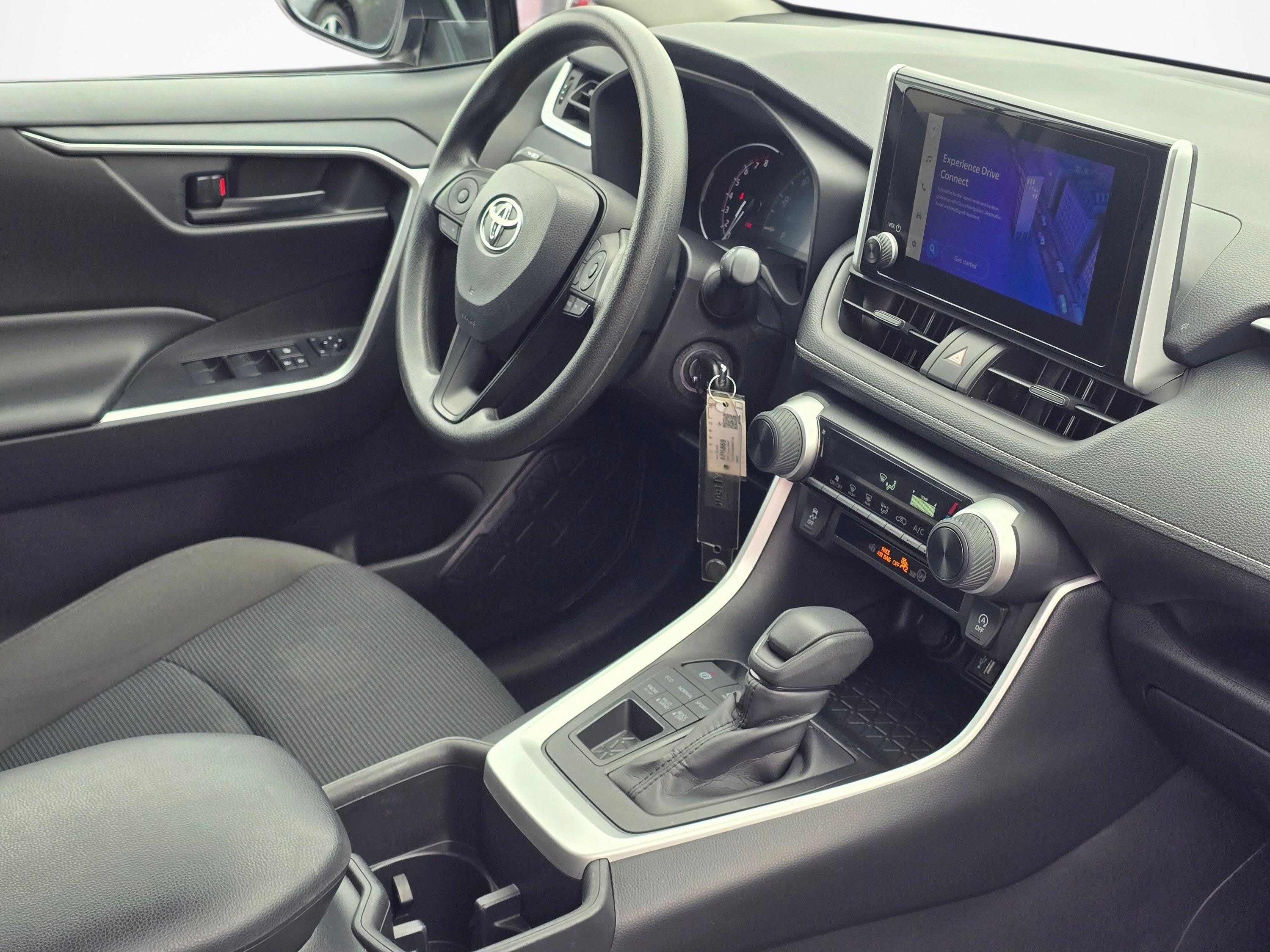 Used 2025 Toyota RAV4 LE AWD/4WD image 28